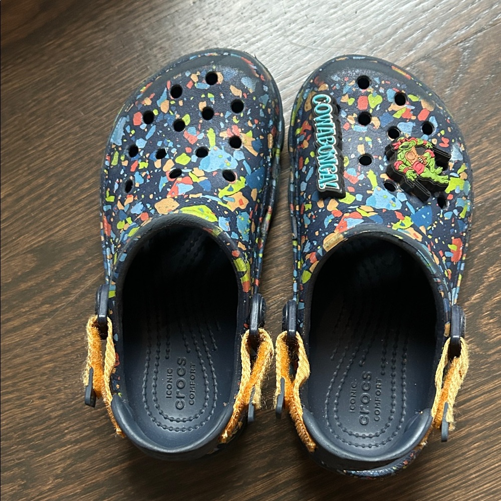 CROCS Kids' Navy and Multicolor Clogs. C12